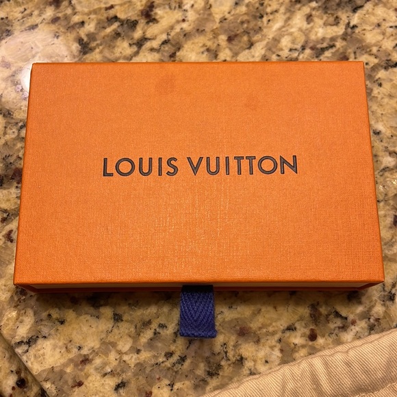 Authentic Louis Vuitton LV Confidential Bracelet with Box and Bag. - Picture 3 of 4